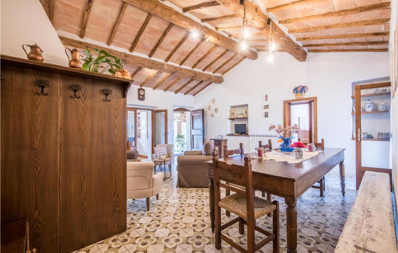 Gorgeous Home In Montalcino With Kitchen ภายนอก รูปภาพ