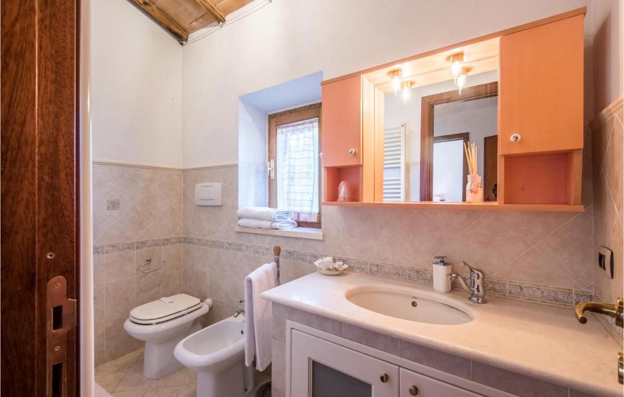 Gorgeous Home In Montalcino With Kitchen ภายนอก รูปภาพ