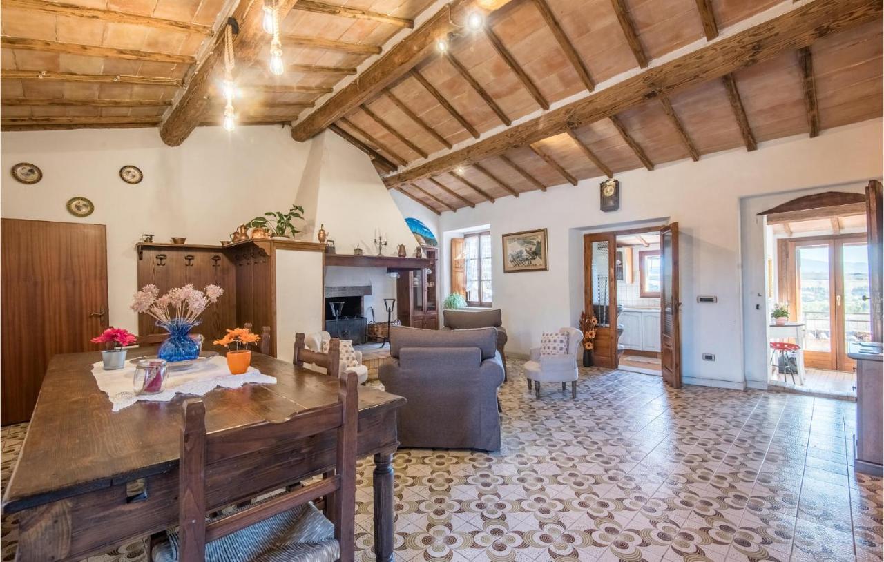 Gorgeous Home In Montalcino With Kitchen ภายนอก รูปภาพ
