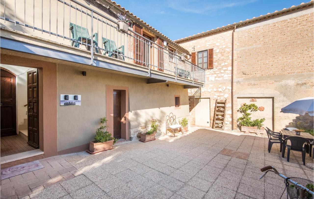 Gorgeous Home In Montalcino With Kitchen ภายนอก รูปภาพ