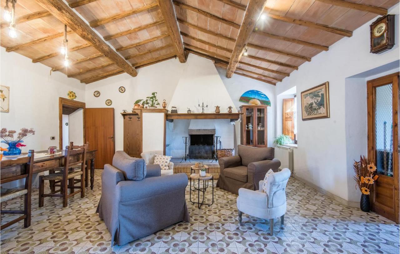 Gorgeous Home In Montalcino With Kitchen ภายนอก รูปภาพ